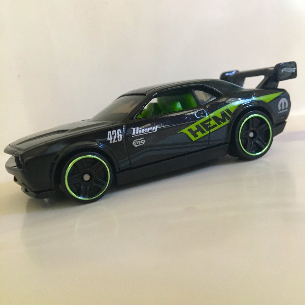 Hemi dodge challenger hot wheel car